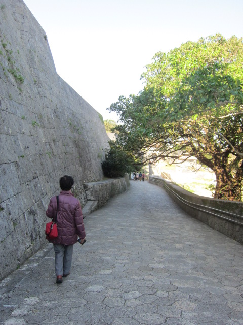 ３・首里城城壁と道.JPG